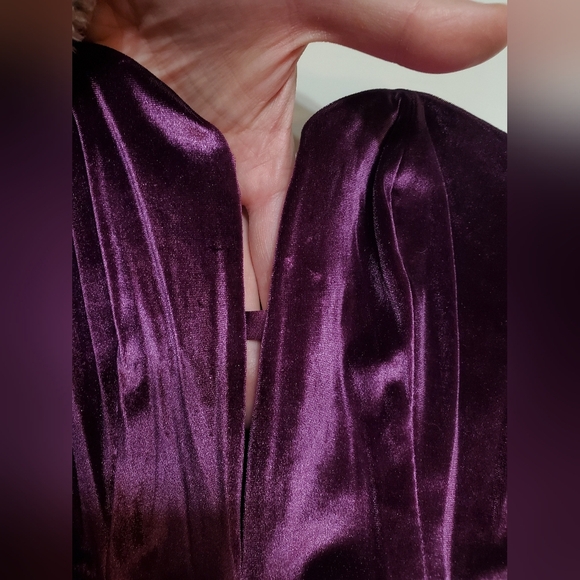 NWT Victoria's Secret deep v-neck velvet corset. Bustier. Strapless. Lace. M. - Picture 2 of 10